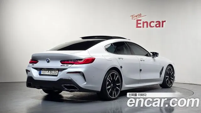 BMW 8-Series 2023 thumb 2