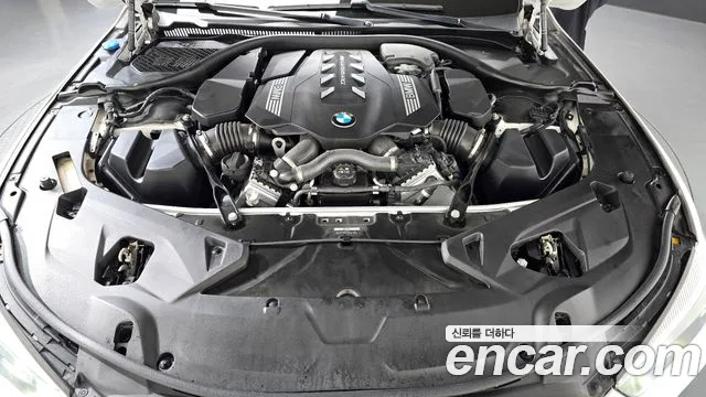 BMW 8-Series 2023 thumb 6