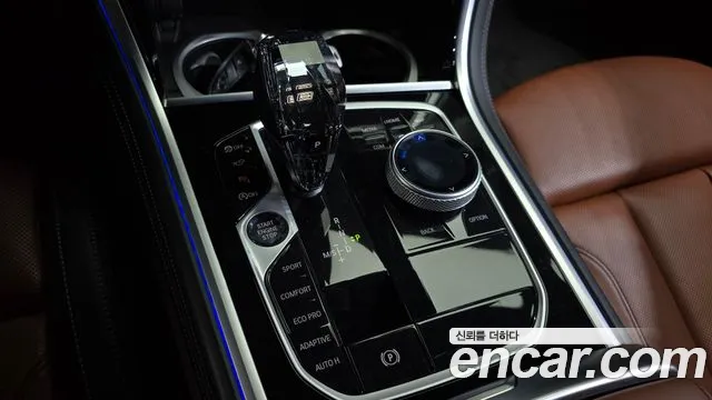 BMW 8-Series 2023 thumb 9
