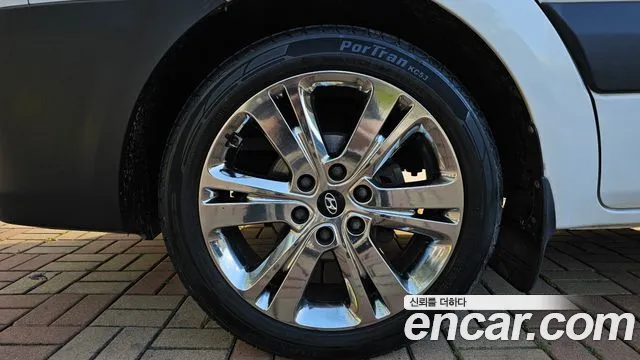 Hyundai Staria 2019 thumb 5
