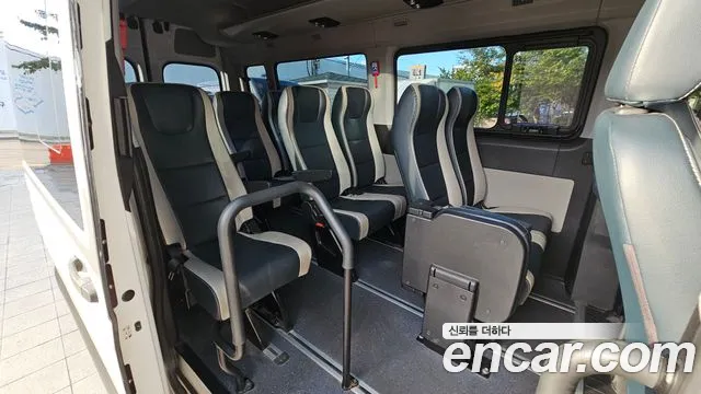 Hyundai Staria 2019 thumb 11
