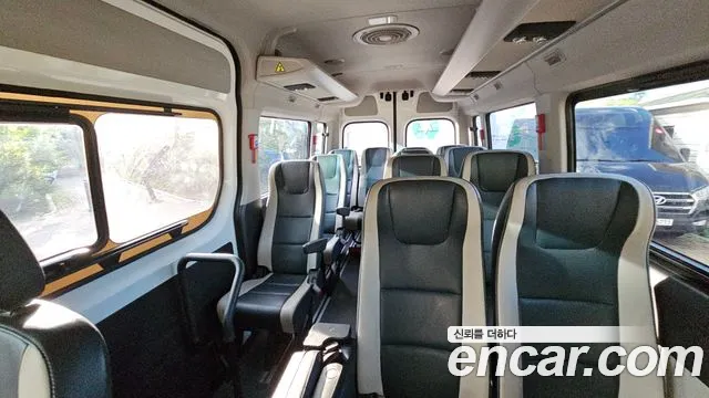 Hyundai Staria 2019 thumb 12