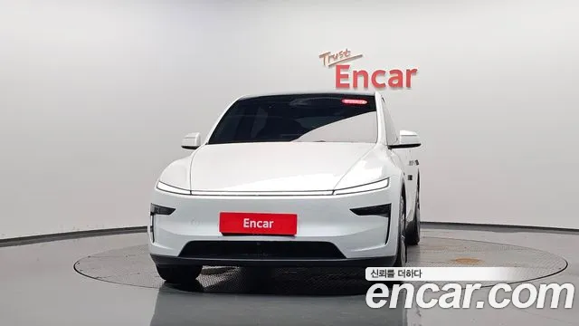 Tesla Model Y 2025 thumb 2
