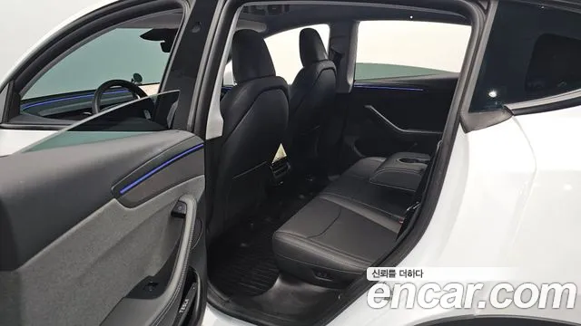Tesla Model Y 2025 thumb 11
