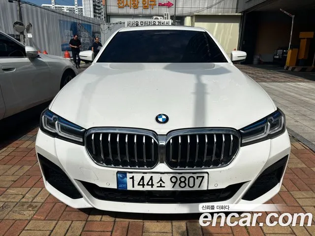 BMW 5-Series 2022 thumb 7