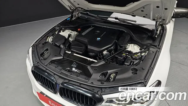 BMW 5-Series 2017 thumb 5