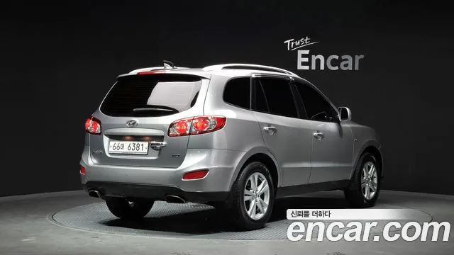 Hyundai Santa Fe 2010 thumb 2