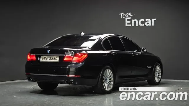 BMW 7-Series 2014 thumb 2