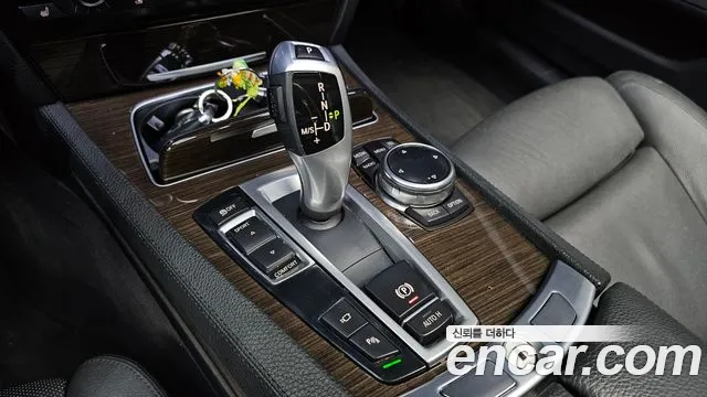 BMW 7-Series 2014 thumb 9