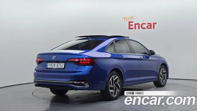 Volkswagen Jetta 2023 thumb 2