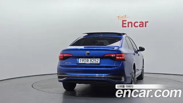 Volkswagen Jetta 2023 thumb 4