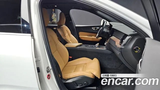 Volvo XC60 2021 thumb 12