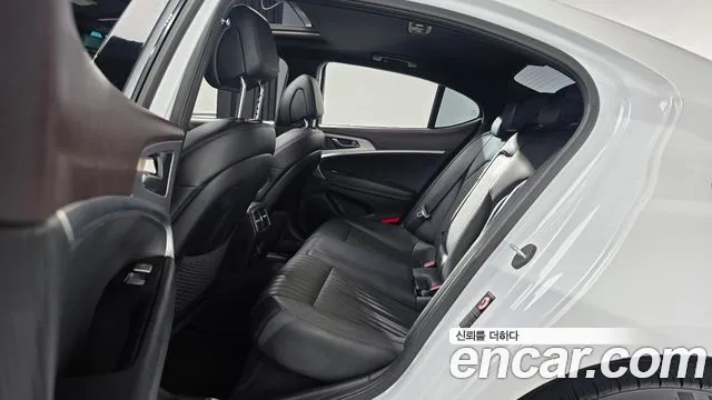 Genesis G70 2019 thumb 11
