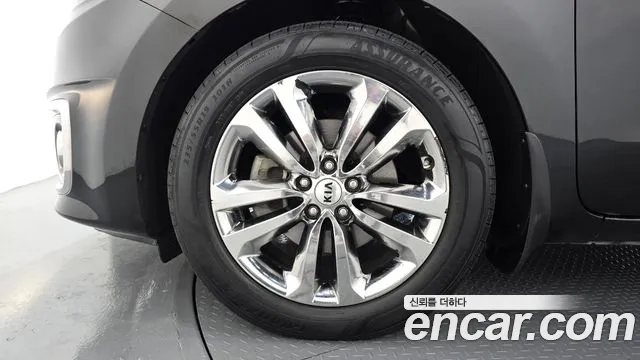Kia Carnival 2015 thumb 5