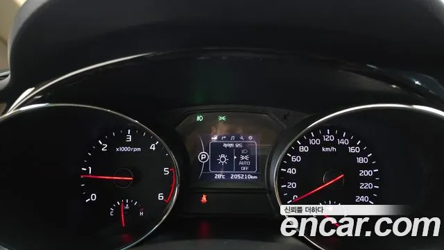 Kia Carnival 2015 thumb 8