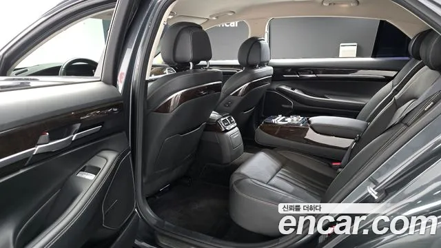 Genesis G90 2019 thumb 11
