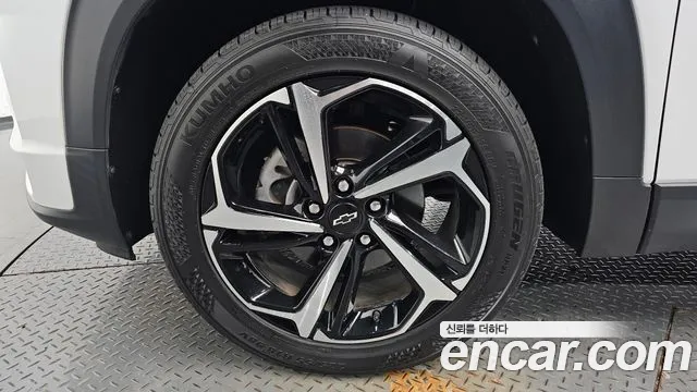 ChevroletGMDaewoo TrailBlazer 2020 thumb 4