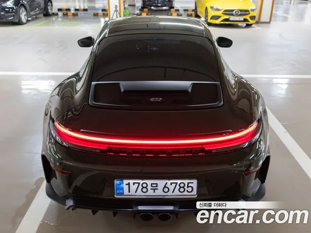 Porsche 911 2026 thumb 2