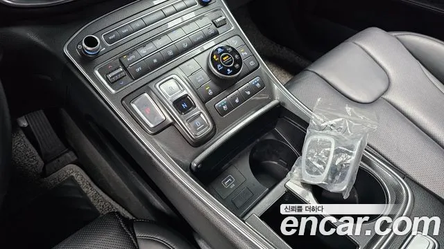 Hyundai Santa Fe 2021 thumb 9