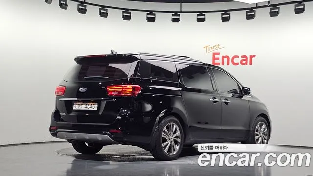 Kia Carnival 2018 thumb 2