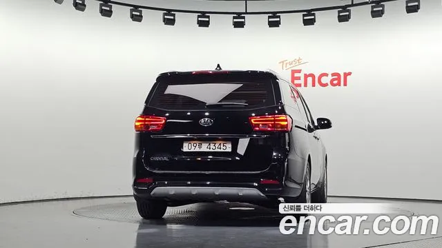 Kia Carnival 2018 thumb 4