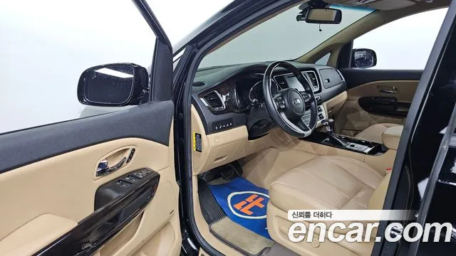 Kia Carnival 2018 thumb 10