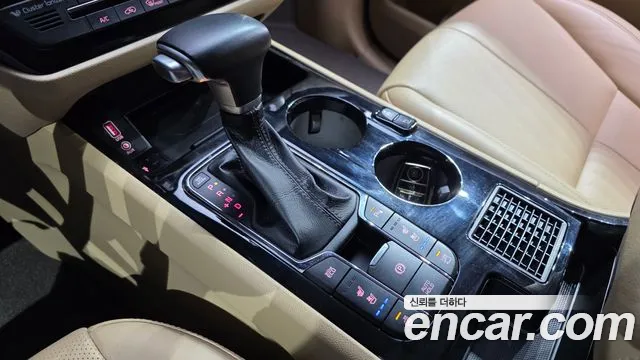 Kia Carnival 2018 thumb 9