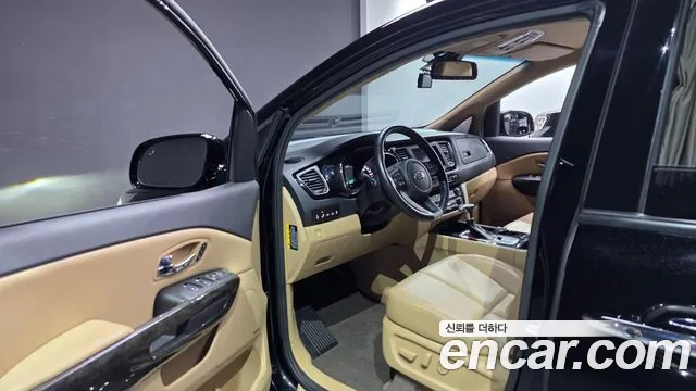 Kia Carnival 2018 thumb 10