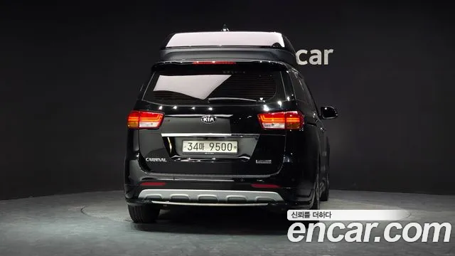 Kia Carnival 2017 thumb 4