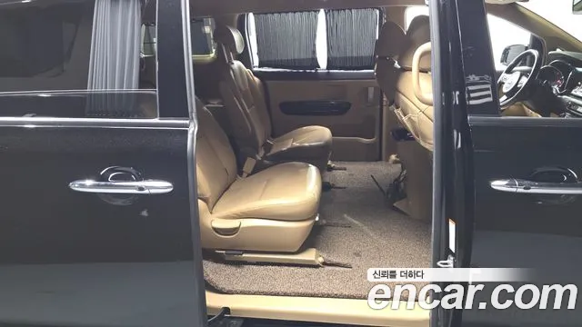 Kia Carnival 2017 thumb 11