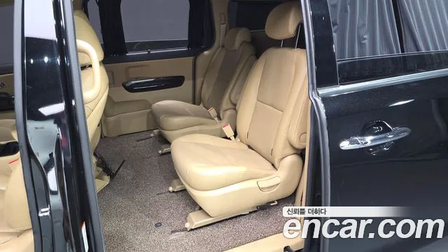 Kia Carnival 2017 thumb 12
