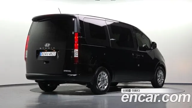 Hyundai Staria 2025 thumb 2