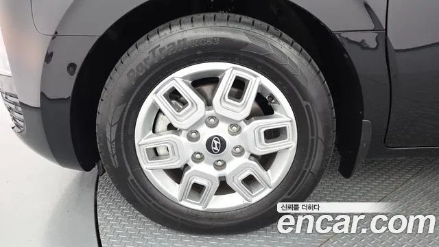 Hyundai Staria 2025 thumb 5