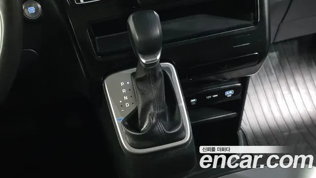 Hyundai Staria 2025 thumb 9