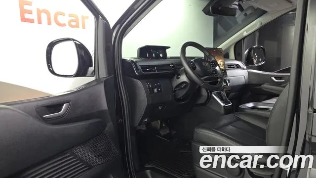 Hyundai Staria 2025 thumb 10