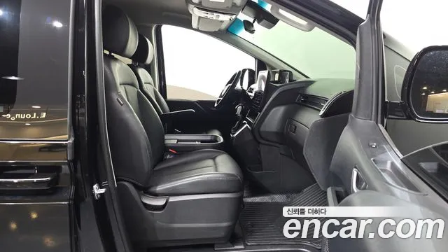 Hyundai Staria 2025 thumb 11