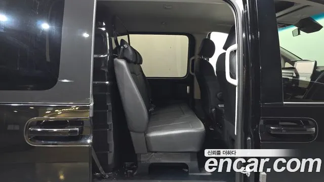 Hyundai Staria 2025 thumb 12