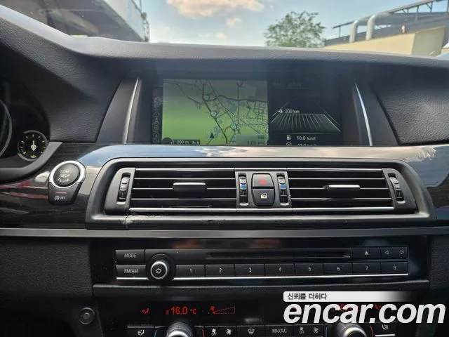 BMW 5-Series 2014 thumb 9