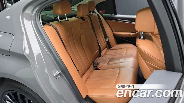 BMW 5-Series 2021 thumb 10