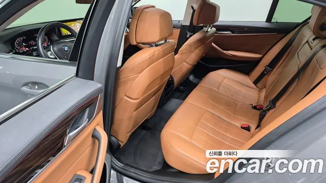BMW 5-Series 2021 thumb 11