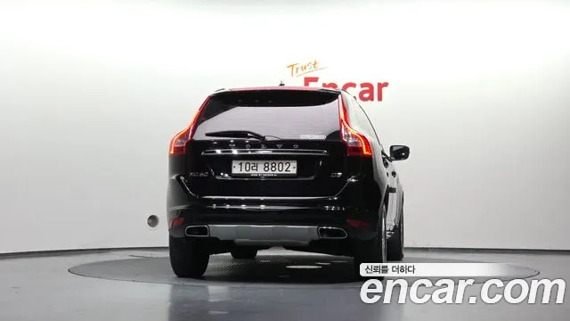 Volvo XC60 2017 thumb 4