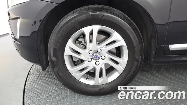 Volvo XC60 2017 thumb 5