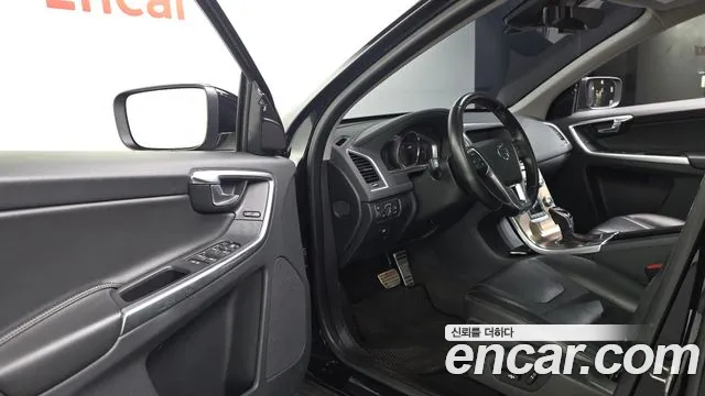 Volvo XC60 2017 thumb 10