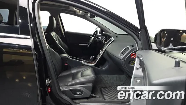 Volvo XC60 2017 thumb 11