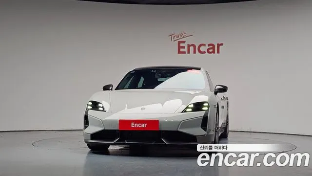 Porsche Taycan 2024 thumb 2