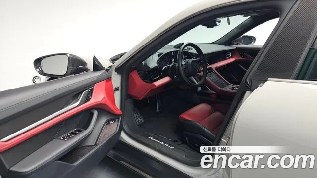 Porsche Taycan 2024 thumb 9