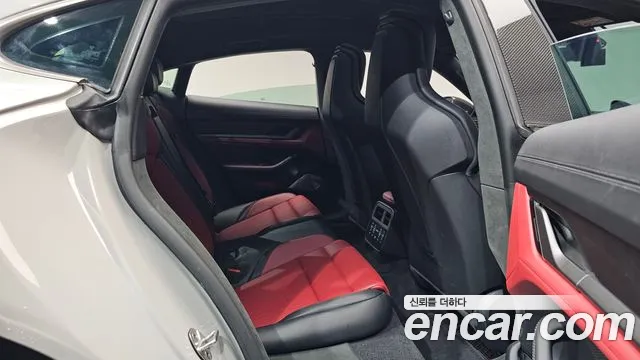 Porsche Taycan 2024 thumb 10