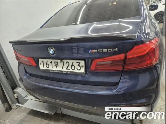 BMW 5-Series 2019 thumb 3