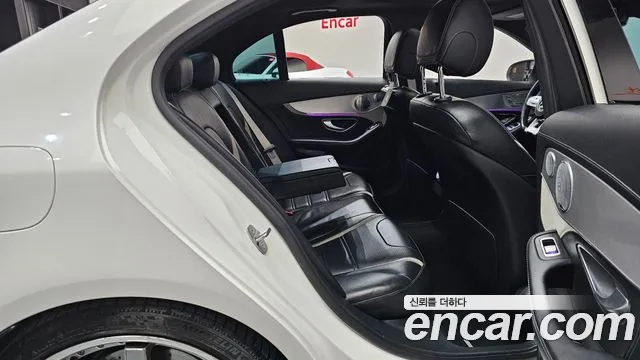 Mercedes-Benz C-Класс 2017 thumb 12
