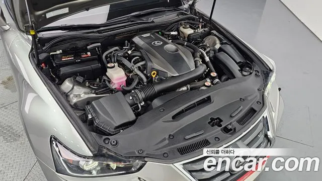 Lexus IS 2019 thumb 6